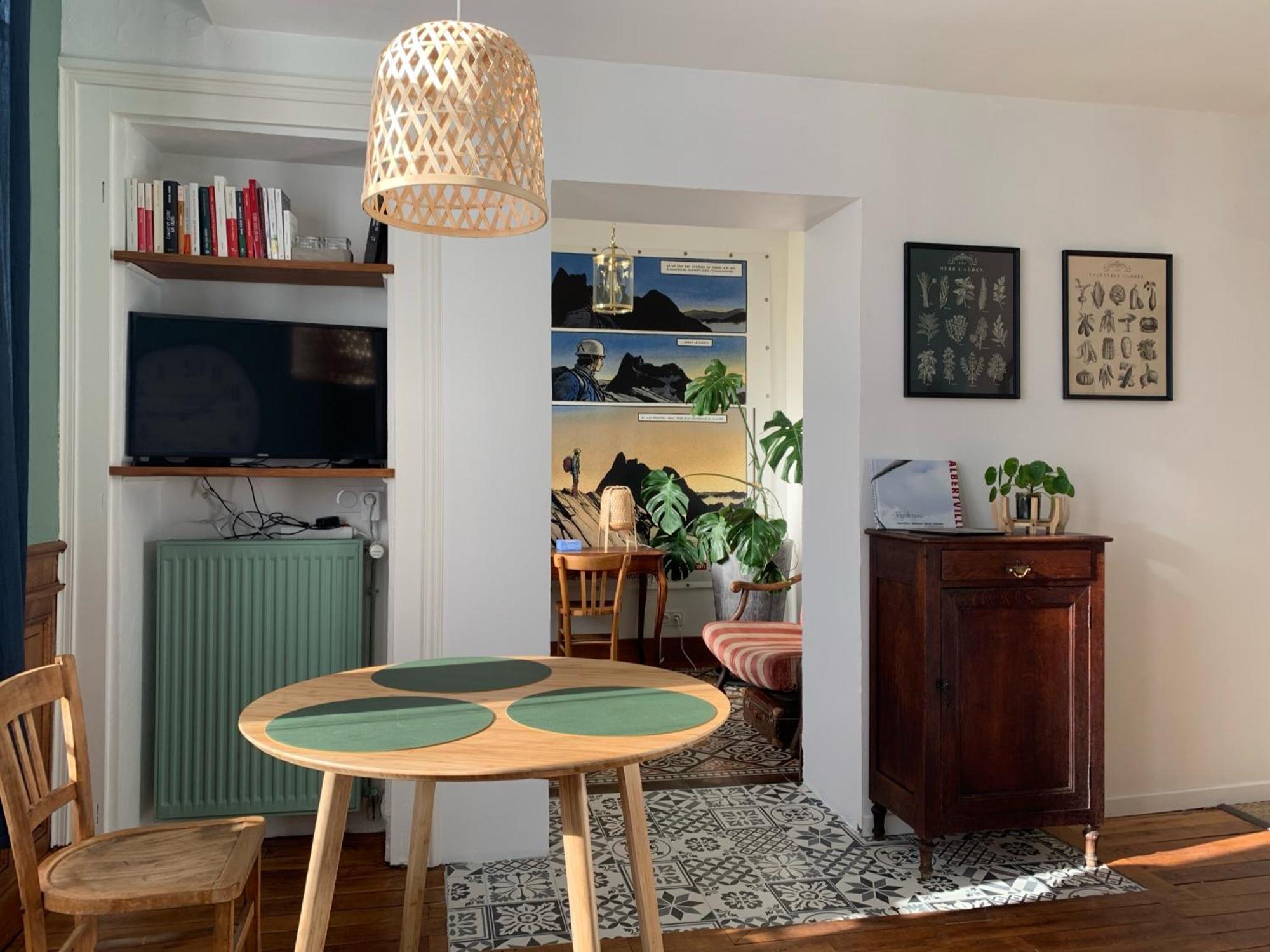 A Deux Pas De La Gare, La Maison Rouge อัลแบร์วิลล์ ภายนอก รูปภาพ