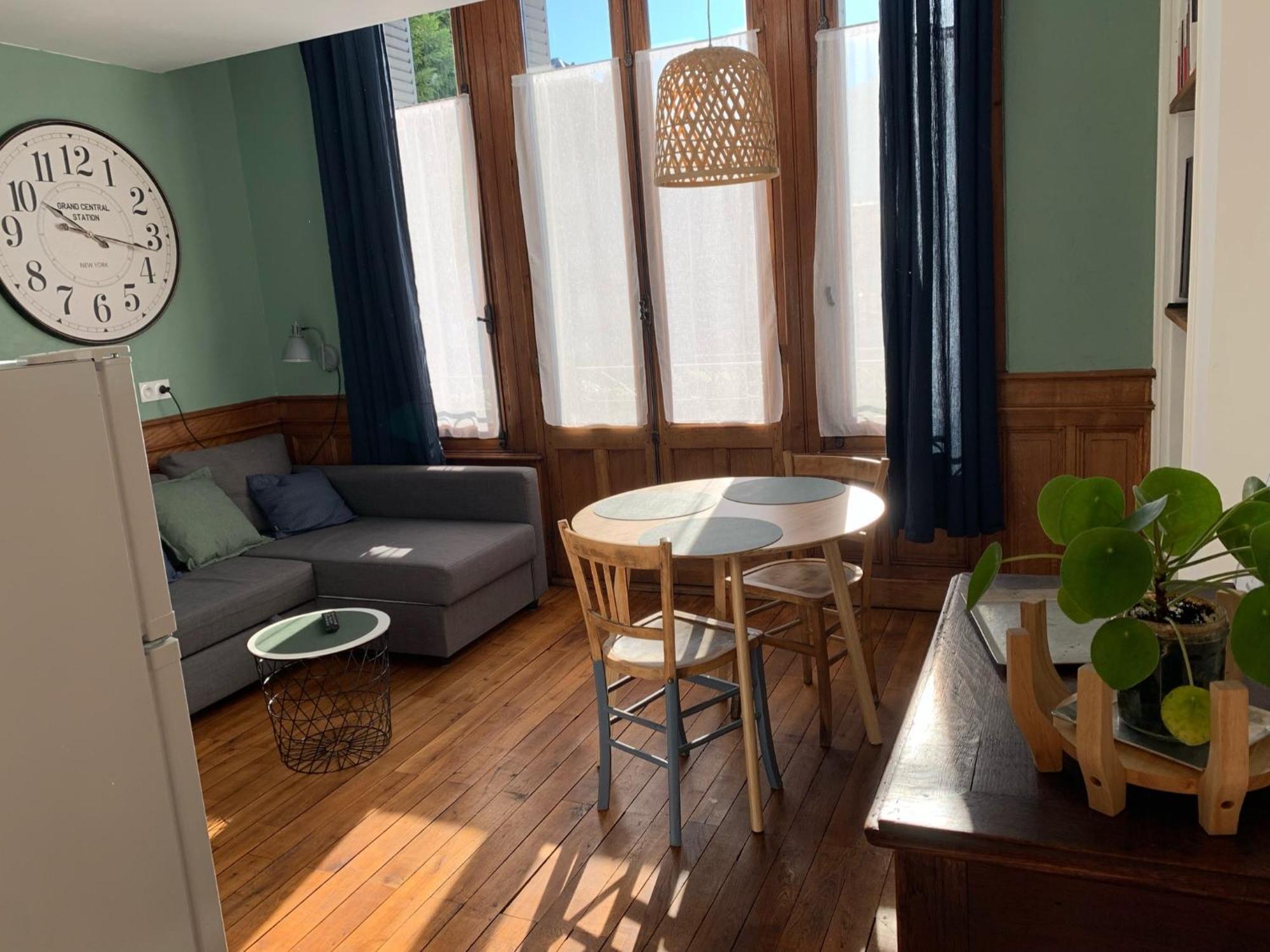 A Deux Pas De La Gare, La Maison Rouge อัลแบร์วิลล์ ภายนอก รูปภาพ