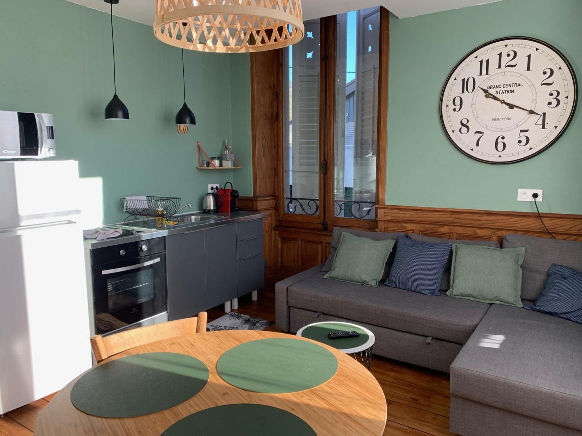 A Deux Pas De La Gare, La Maison Rouge อัลแบร์วิลล์ ภายนอก รูปภาพ